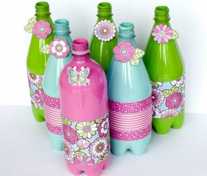 ترقيع مع الزجاجات البلاستيكية ، وزجاجات تزيين ، والزهور الورقية ، schmettering