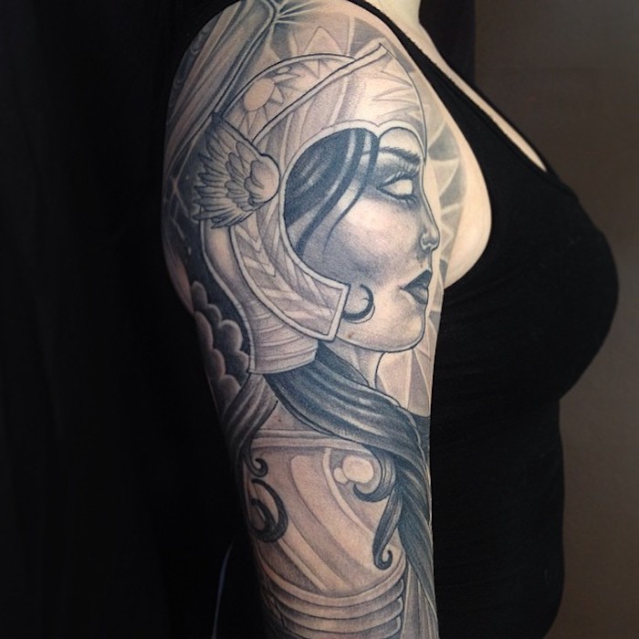 वाइकिंग टैटू, महिला, पंखों के साथ हेलमेट, लंबे बाल