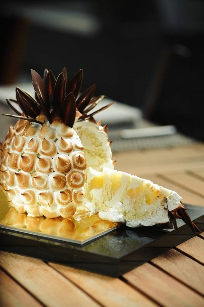 11，有效的生日蛋糕，在-的外形的菠萝