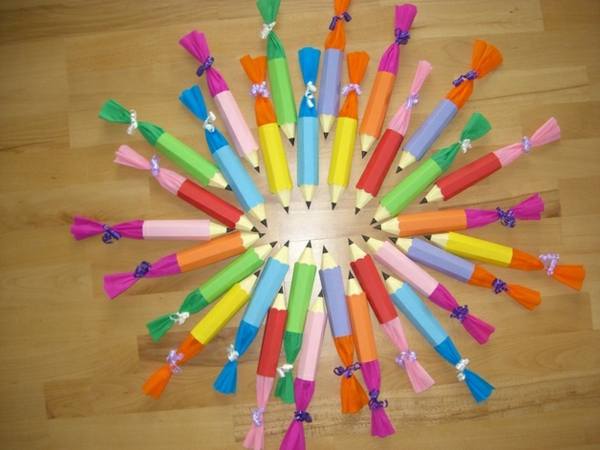 lápices de colores - decoración de la escuela