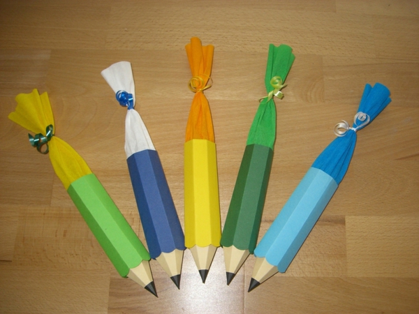 Inscripción escolar - lápices de colores