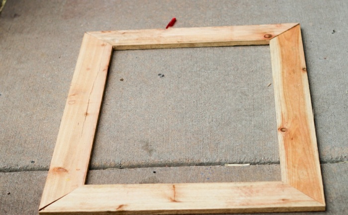 إطار صورة مربع مصنوع من لوحات خشبية