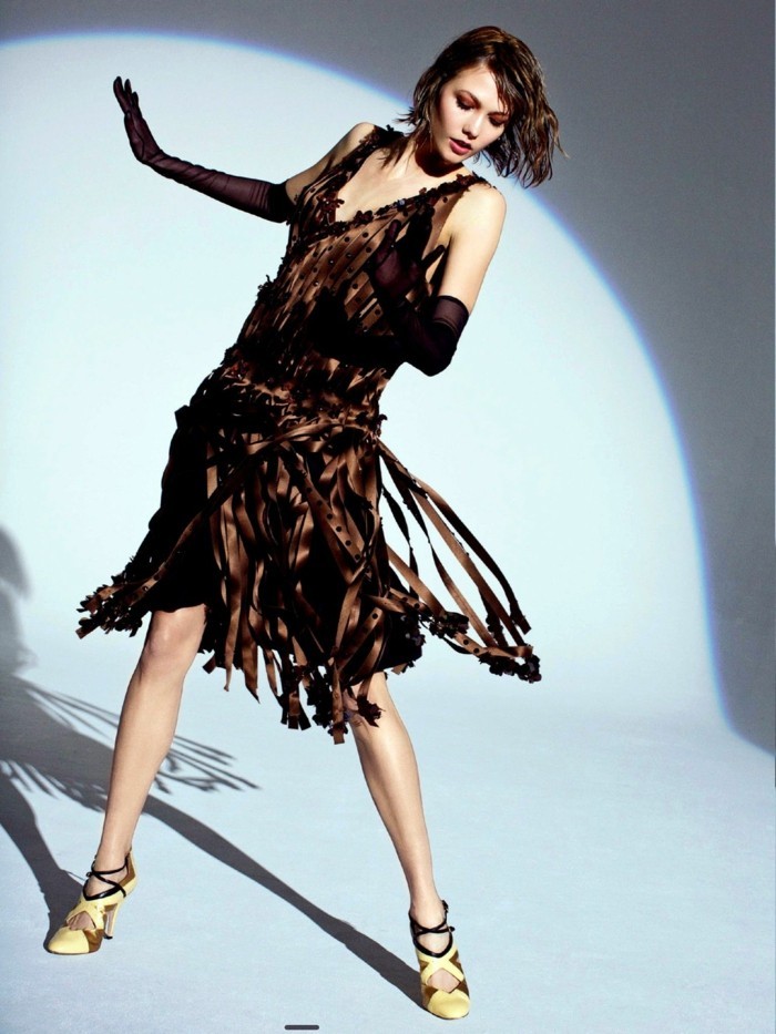20s-mode-ενδιαφέρον-dame-χορό-in-a-πολύ-όμορφο φόρεμα