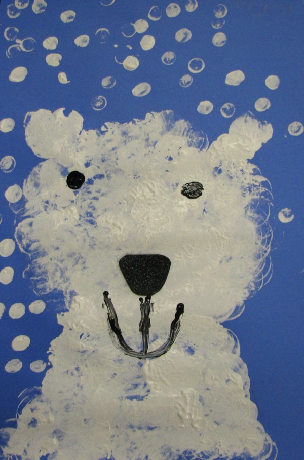идеи за занаяти за детска градина - бяла мечка - фон в син цвят
