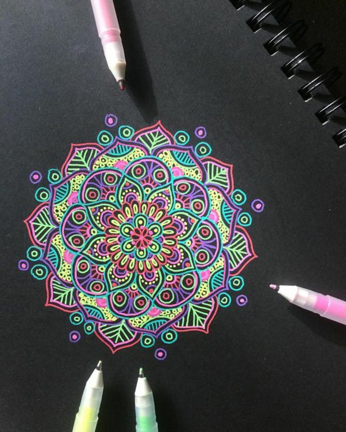Mandala templates για ενήλικες και για παιδιά, χρώματα νέον, στυλό νέον, μαύρο χρωματιστικό χαρτί
