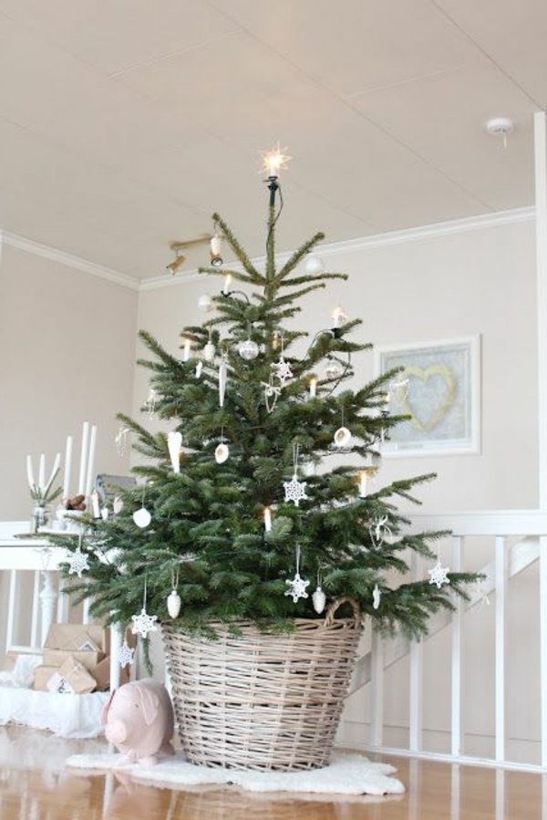 קישוט חג המולד לבן עץ חג המולד - נראה אלגנטי מאוד