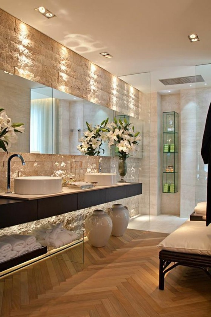 8-баня дизайн-идеи-мечтаят Бадер-баня-с-естествен камък-и-много-огледало