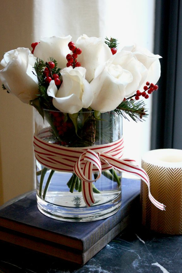 קישוטים לחג המולד - ורדים בצבע לבן