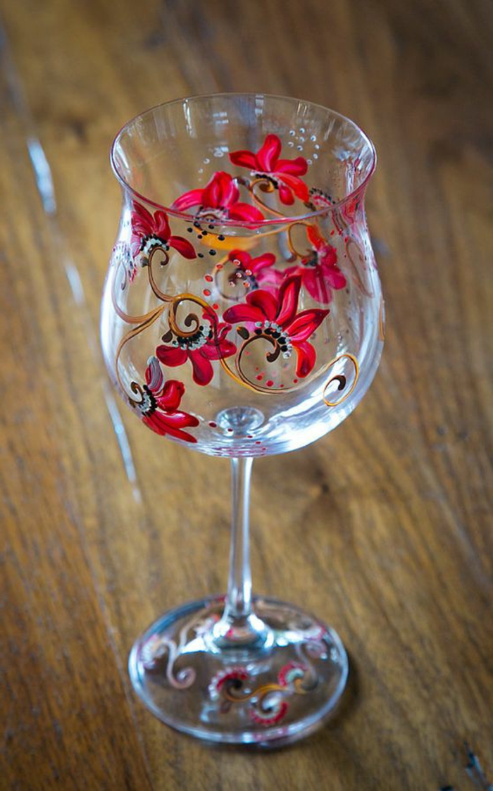 酒杯装饰，玻璃饰色，红色花朵，玻璃装饰