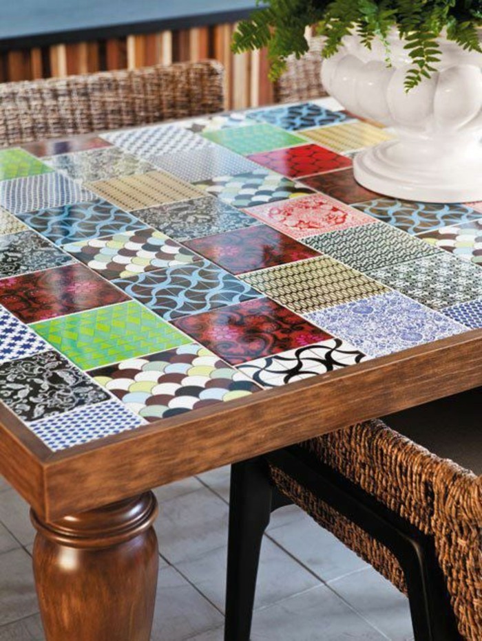 muebles viejos especias cuadrados mesa renovar-colorido-azulejos-florero-verde-planta