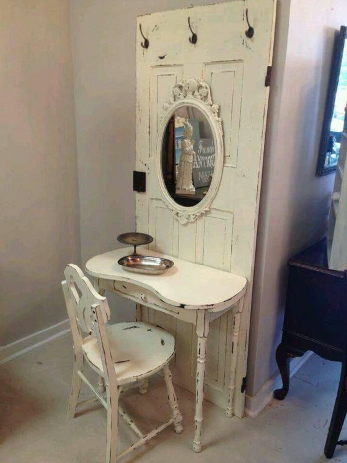 Παλιές πόρτες-διακοσμήσετε-dressing table-in-Vintage-style-με-γύρο-αντίκες-καθρέφτη