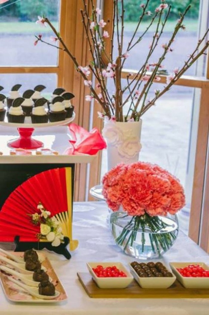 Ασιατική διακόσμηση τραπεζιού με την ιαπωνική Cherry Blossom