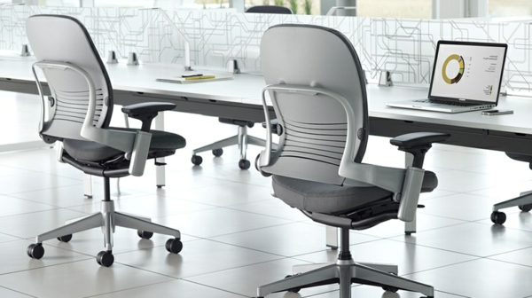 办公家具桌椅，带有现代设计