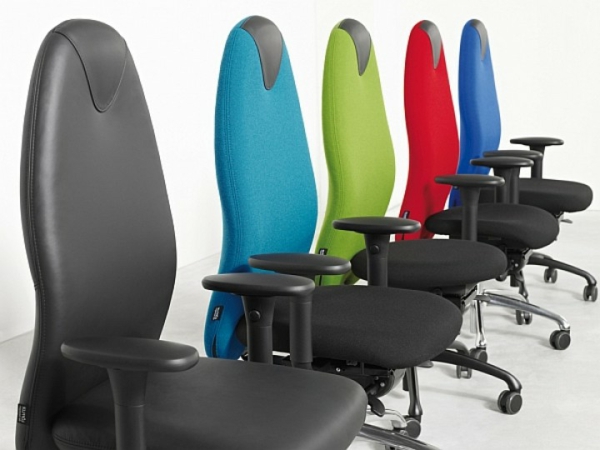 办公家具桌椅，用现代的设计，在-不同，颜色