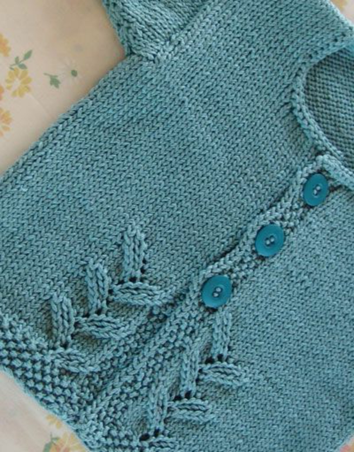 Μωρό πουλόβερ-πλέξιμο-μπλε-με-blue-button