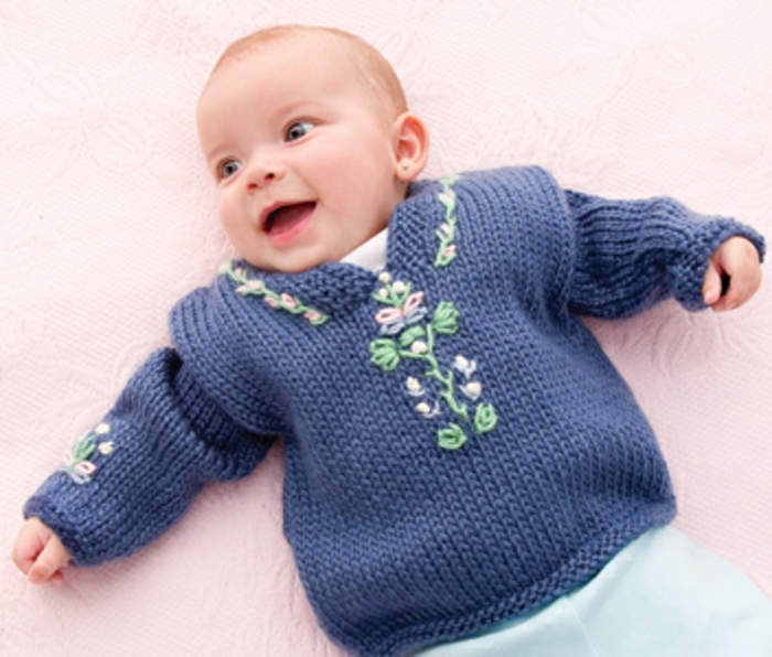 Μωρό πουλόβερ-πλέξιμο-in-blue-στολίδια