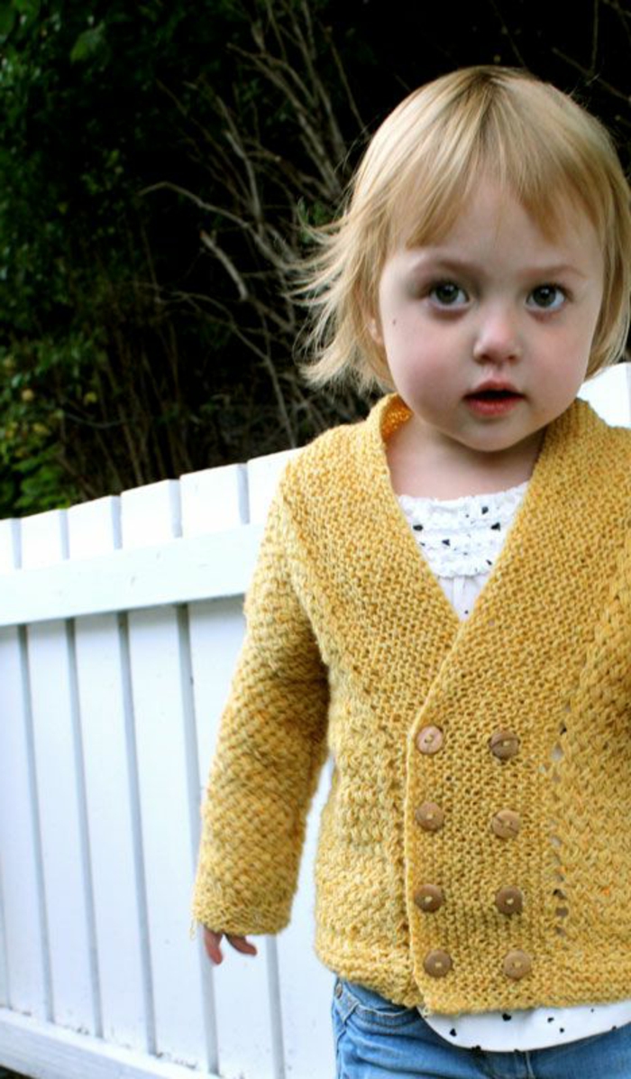 Μωρό πουλόβερ δεμένη και άσπρο μαλλί-ξανθό-κίτρινο