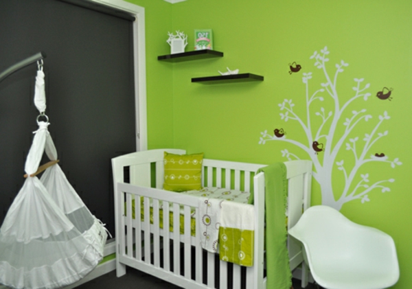 Diseño de cuarto de niños decoración en la pared de tonos verdes en verde
