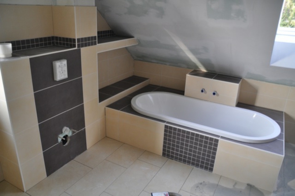 浴缸浴缸瓷砖光黑暗现代颜色组合