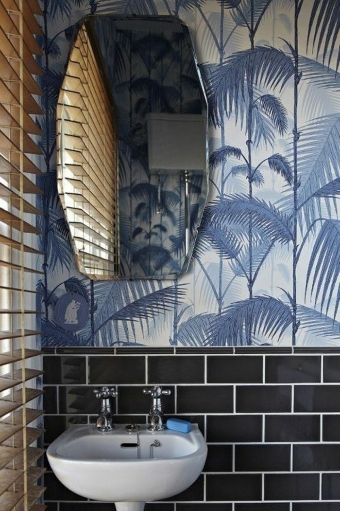 Kylpyhuoneen sisustukseen musta laatta-värinen-tapetti-Palm Pattern
