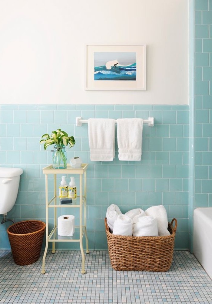美丽的浴室瓷砖mitmediterraner - 设计 - 在蓝