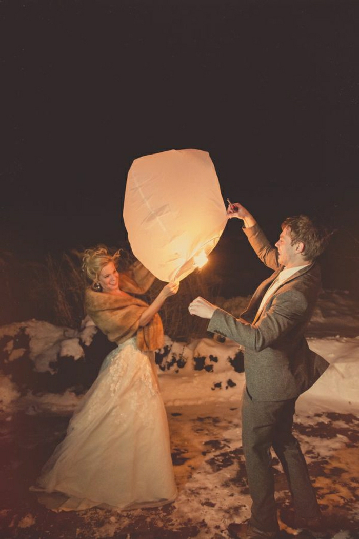 新娘夫妇飞灯笼雪的冬天