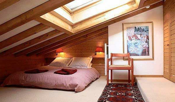 कूल बेडरूम में dachgechoss-साथ रंग का कालीन
