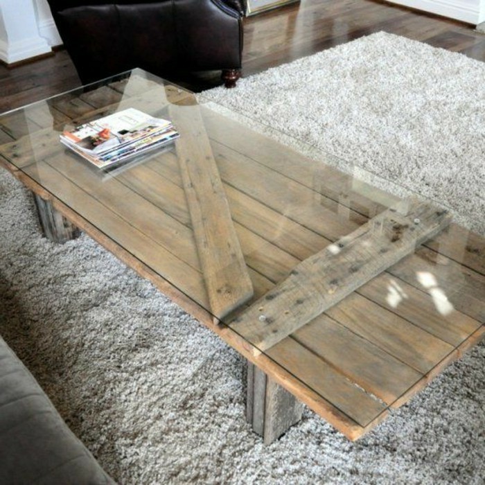 कॉफी टेबल-खुद-निर्माण और एक गिलास मेज शीर्ष