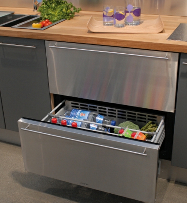 设计理念的冰箱，带抽屉式厨房设计