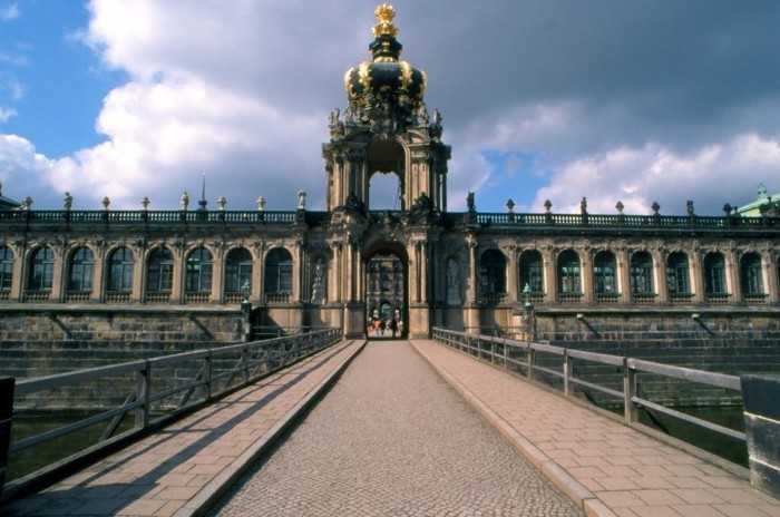 Dresdner Zwinger-ja-Kronentor-Dresden-barokki käänteentekevän ominaisuuksia