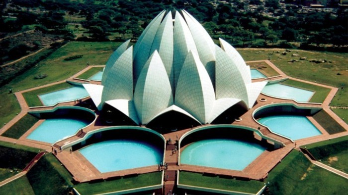 מקלט-מאוד-נחמד Lotus האדריכלות האקספרסיוניסטית