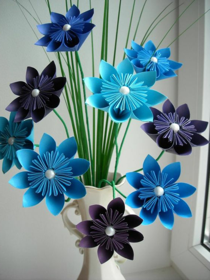 Paperi kukkia Origami väri sininen ja violetti maljakko maalaistyyliin
