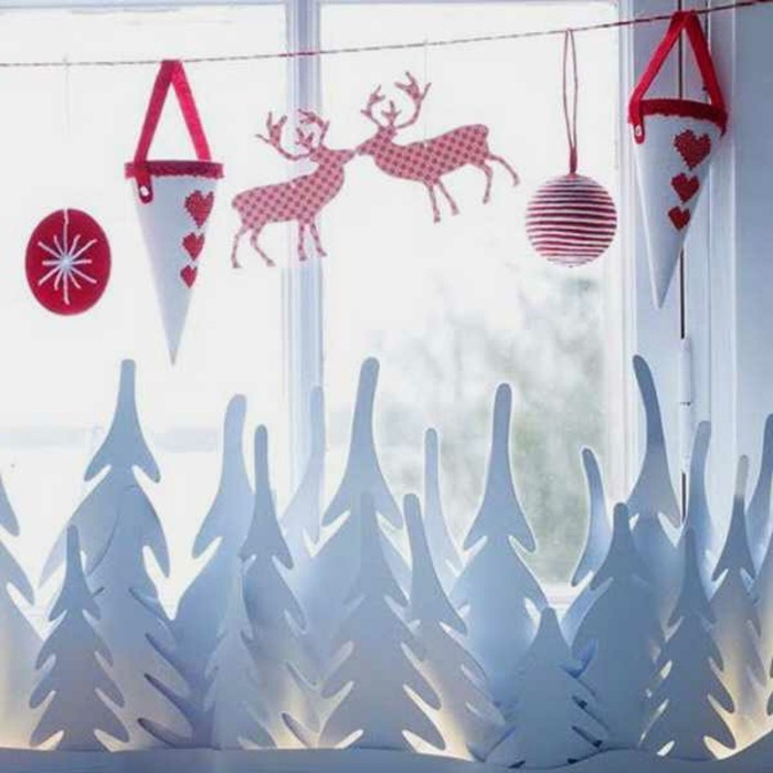 Fensterdeko-navidad-Tinker-reno con bolas de papel tapiz-ventana