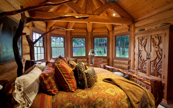 Cottage-hangulatos hálószoba modern tájház bútor szekrény szarvas gravírozás elegáns ágynemű