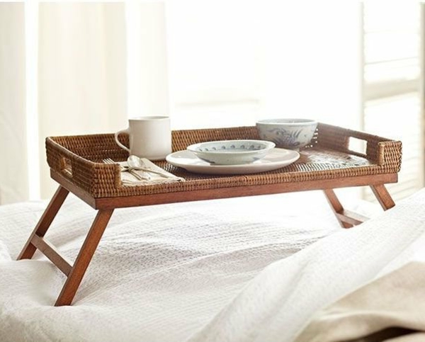 Idea-desayuno en la cama bandeja de madera