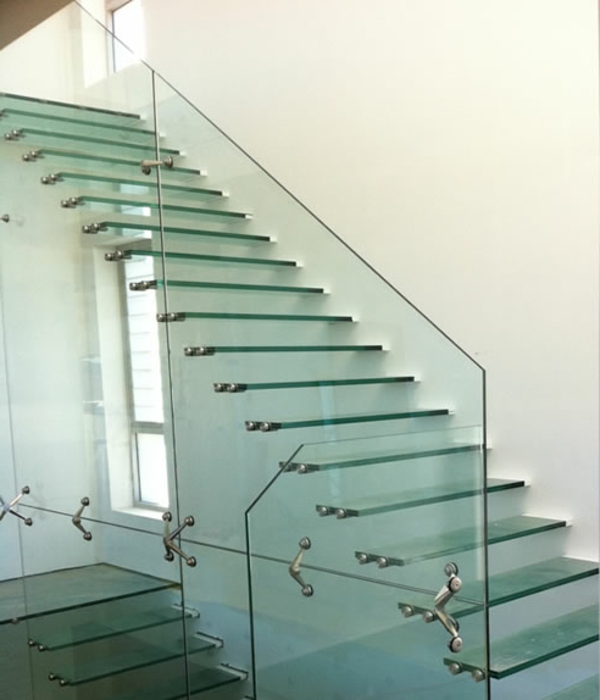 Cantilever-escalier de verre tasse de construction
