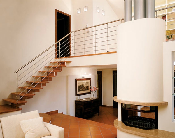 grand-cantilever-escalier de bois en salon