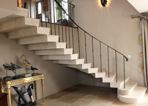 conception cantilever-CHIMIQUE escaliers en pierre couloir