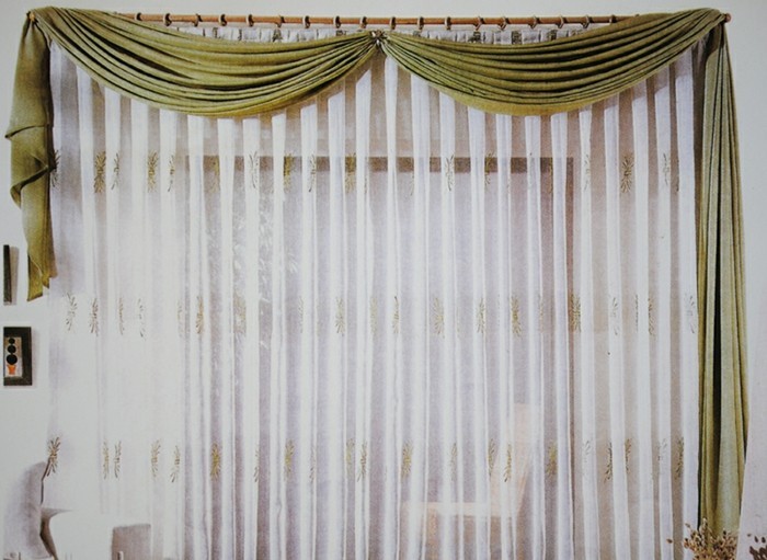 窗帘装饰的想法，与绿色植物的模式