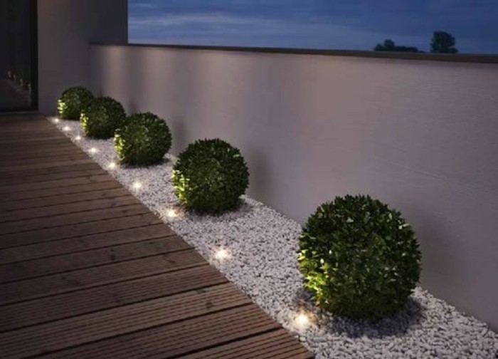 Diseño del jardín-con-ladrillos y la iluminación