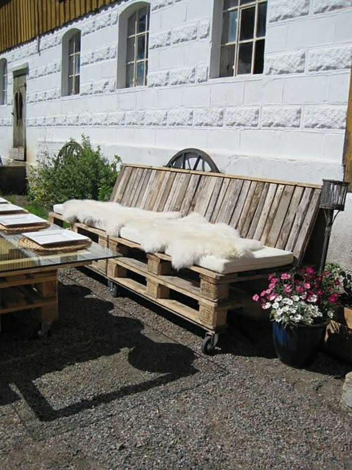 Κήπος παλέτες έπιπλα καναπέ γούνα μαξιλάρι τραπέζι μπεζ καφέ