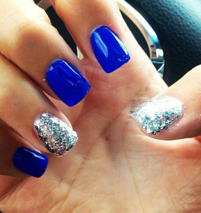 Esmalte de uñas de gel azul brillante