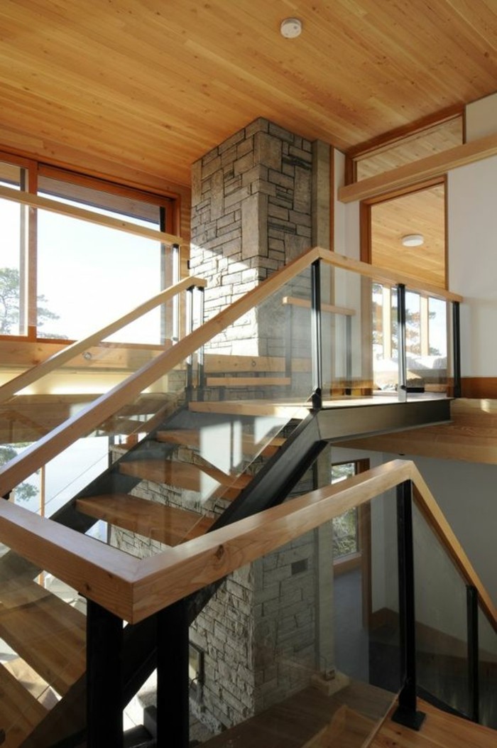 कांच रेलिंग सीढ़ी लकड़ी से छत और पत्थर