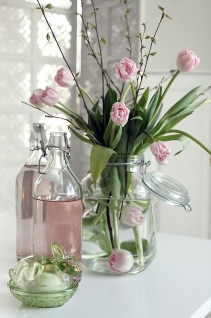 玻璃花瓶装饰花瓶瓶粉红色的郁金香
