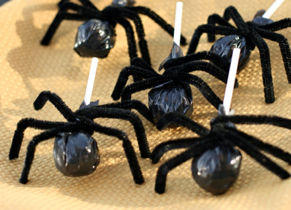 Décoration d'Halloween-make-yourself-spider-sucking