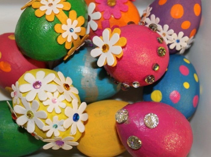 טפט פסחא מעוטרות ביצים-עם-gekleppten פרח