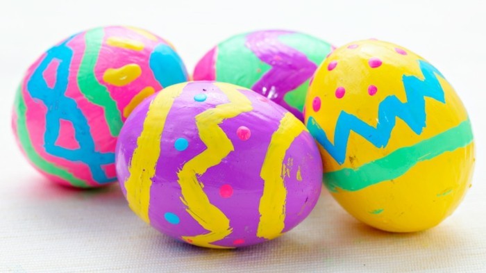 רקעים הפסחא עם-של-מצוירים לילדים ביצים
