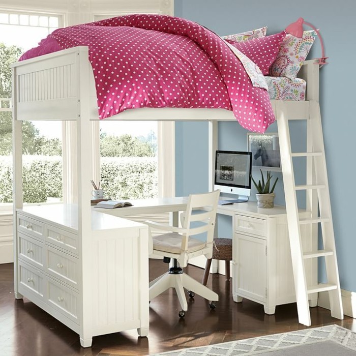 Двуетажни легла-за-момиче-с-розова покривка за легло