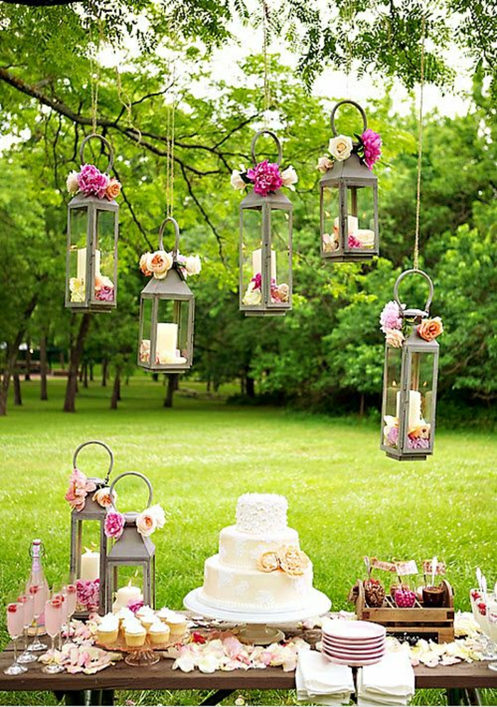 Γάμος Διακόσμηση Κήπος λουλουδιών Φανάρι Κερί πίτα ποτήρια κρασιού cupcakes