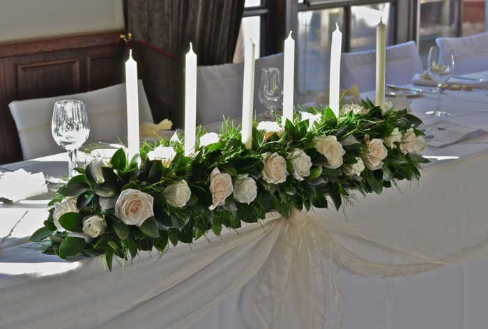 Esküvői asztaldísz gyertyák-rózsák
